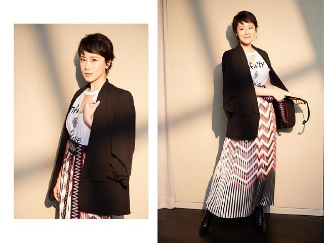 海清出席活动亮点满满，黑西装和领口的镂空，都没这条印花裙抢镜