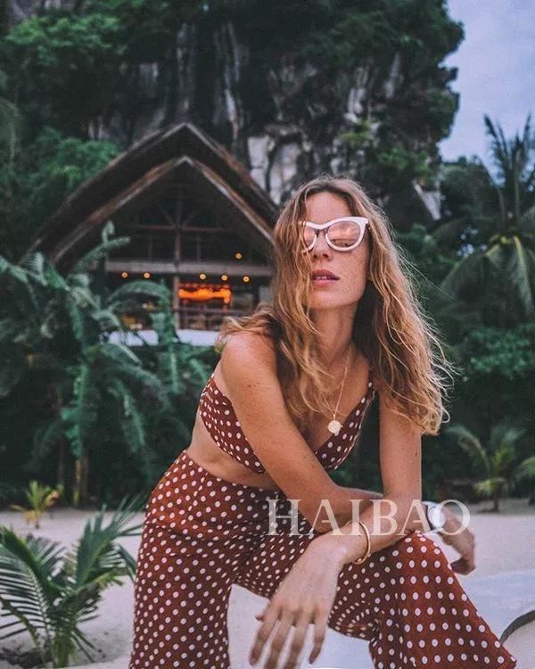 奇怪| 满脸雀斑的她从不磨皮，但是拍出来却比蛇精脸还好看