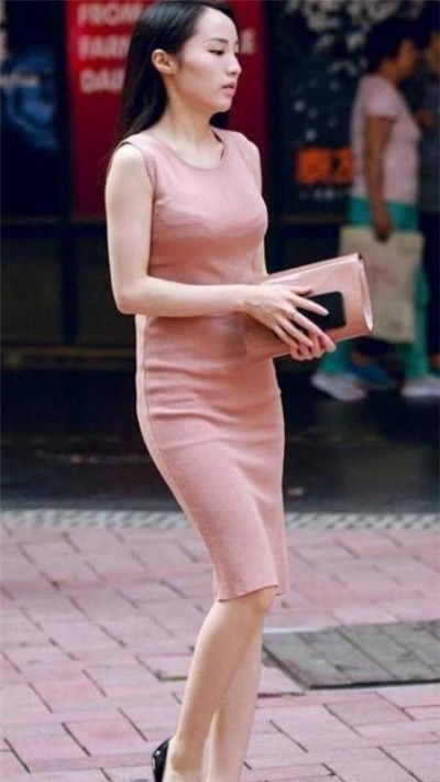  「清秀」街拍：身材出众傲人的小美女，容颜清秀甜美，好美