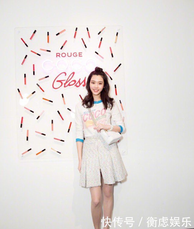 奚梦瑶又在机场搞事情，直接穿“塑身衣”现身，这身材简直了！