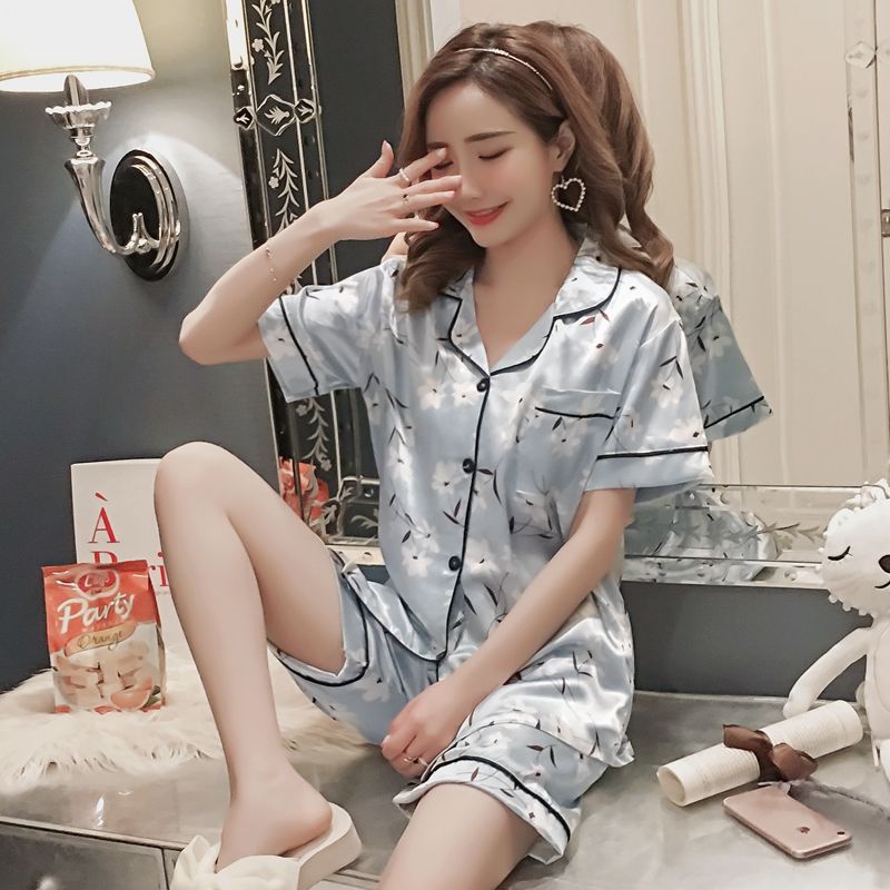 原来女人在家都喜欢穿这样的睡衣，既凉快又不失美丽，女人味爆棚