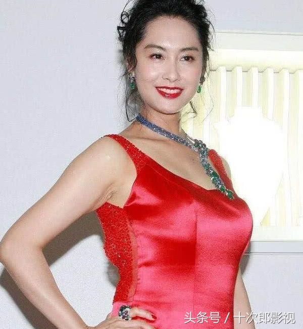 全是黄贯中的功劳?46岁朱茵出镜，依然美轮美奂!