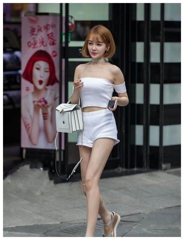 街拍：性感丰满的美女，足够吸引我的目光