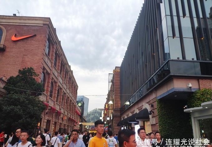 中国最长的步行街:斥资500亿打造,全长1500米极度繁华