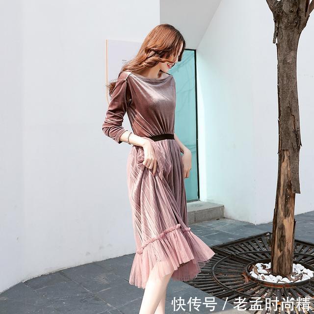  『时尚条纹初』时尚穿搭：女人一定穿连衣裙才性感可爱，奔三的女人穿上气质脱俗减龄又遮肉！