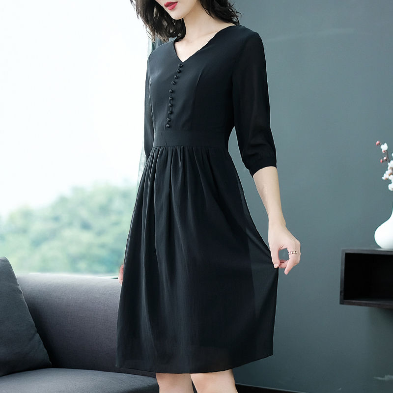 这裙贵就贵了点，比真丝高贵，比旗袍典雅，六零后穿洋气超迷人