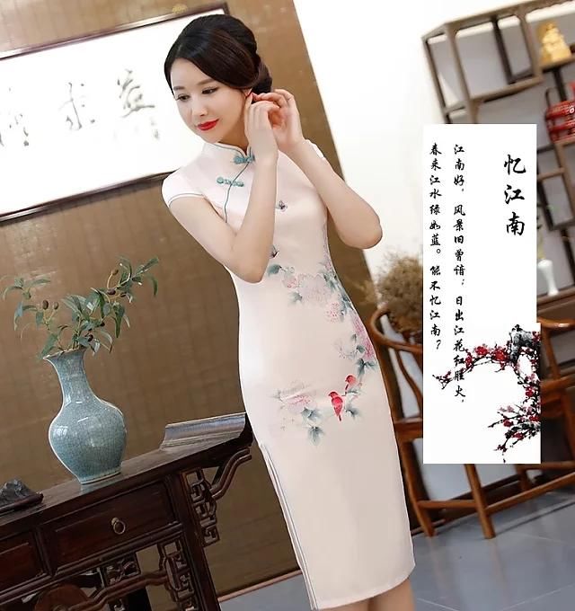 一朵娇艳女人花,一袭优雅修身旗袍裙!