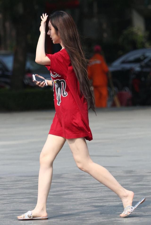 『衣服』小姑娘的穿搭虽然很随意,但网友说:性感!