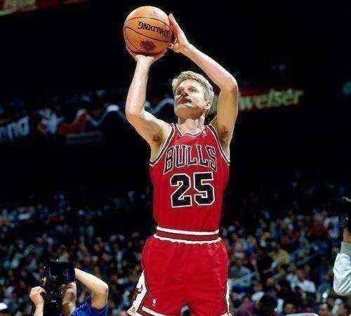 【情商】科尔曾以“支那人”称呼姚明，得到这样的回应，姚明不愧是高情商