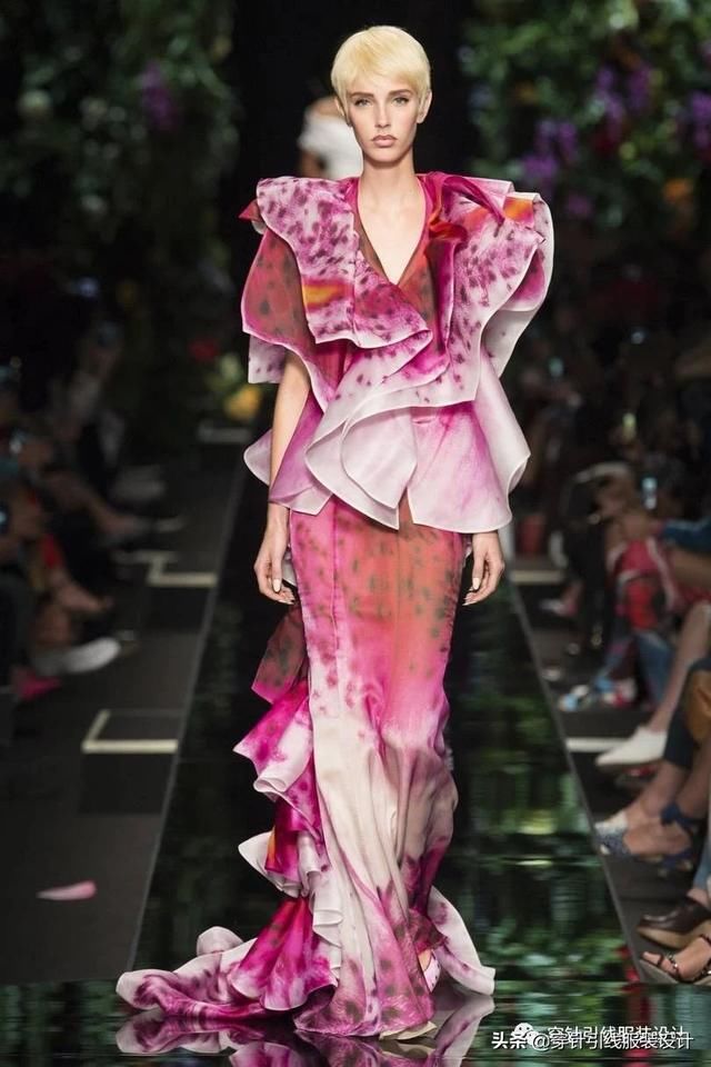  『秀场』服装设计的永恒主题——花朵，有哪些令你印象深刻的花朵秀场呢？