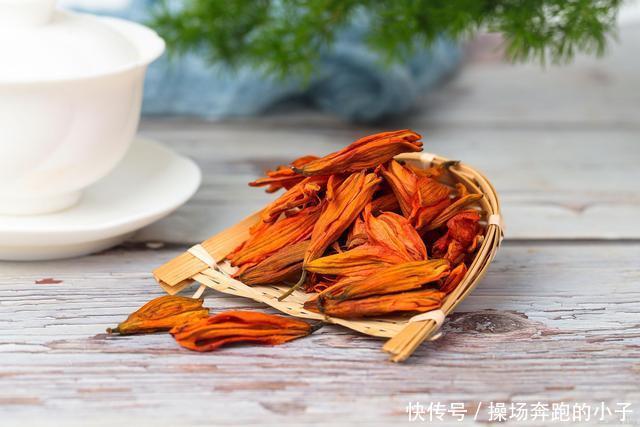 「尿酸」藏在身边的天然“玻尿酸”,女人可劲吃,抚平皱纹,比敷面膜管用