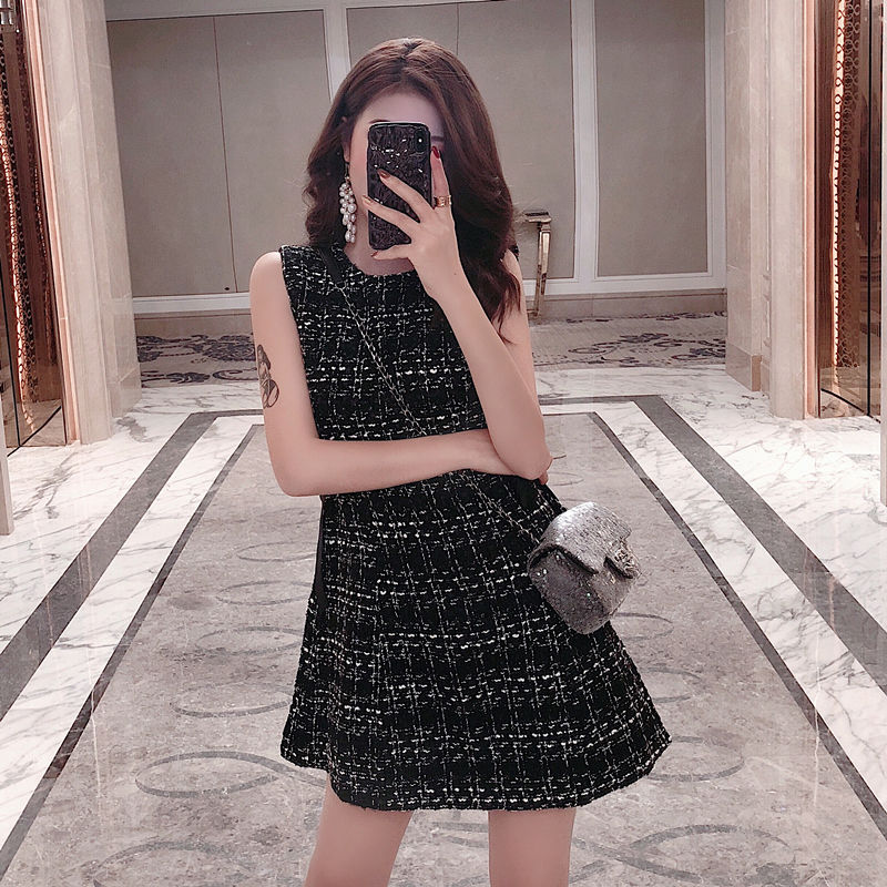 难怪姐姐不穿阔腿裤!原来现在流行“香风裙”，穿上美得让人心动