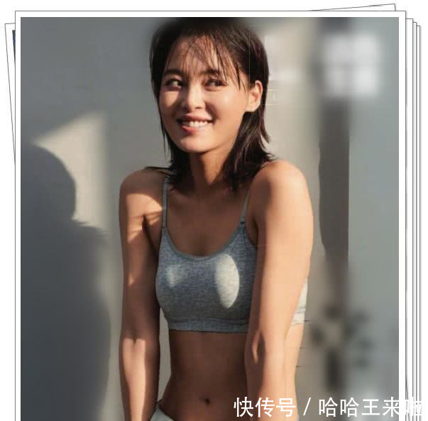 辛芷蕾为秀性感，背带裤只穿下半身，网友目光全被这小蛮腰锁定了