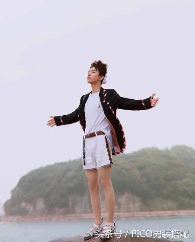 王俊凯私服搭配造型，人帅衣品高是种什么体验