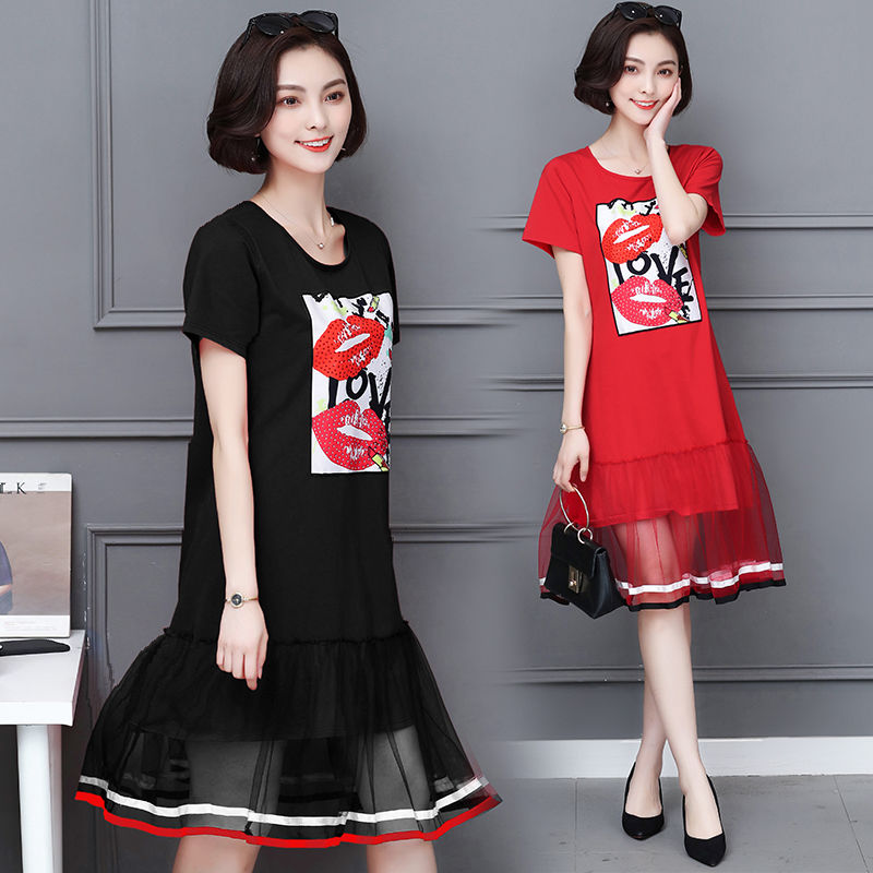 哇噻，43岁女人太会穿，裙子不到膝盖真好看