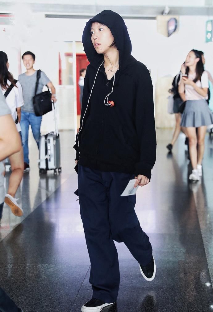 以前的窦靖童终于回来了，这才像王菲的女儿