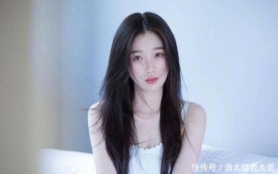 新边城浪子:朱一龙过早遇到“戏好多”的虞书欣?和她合影的朱一龙太懵了!