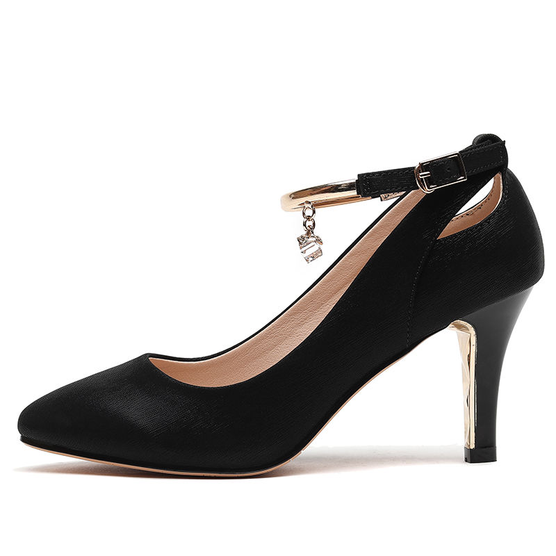 有一种高跟鞋“叫”尖头细跟"拔高鞋，已成为当下主流，无法