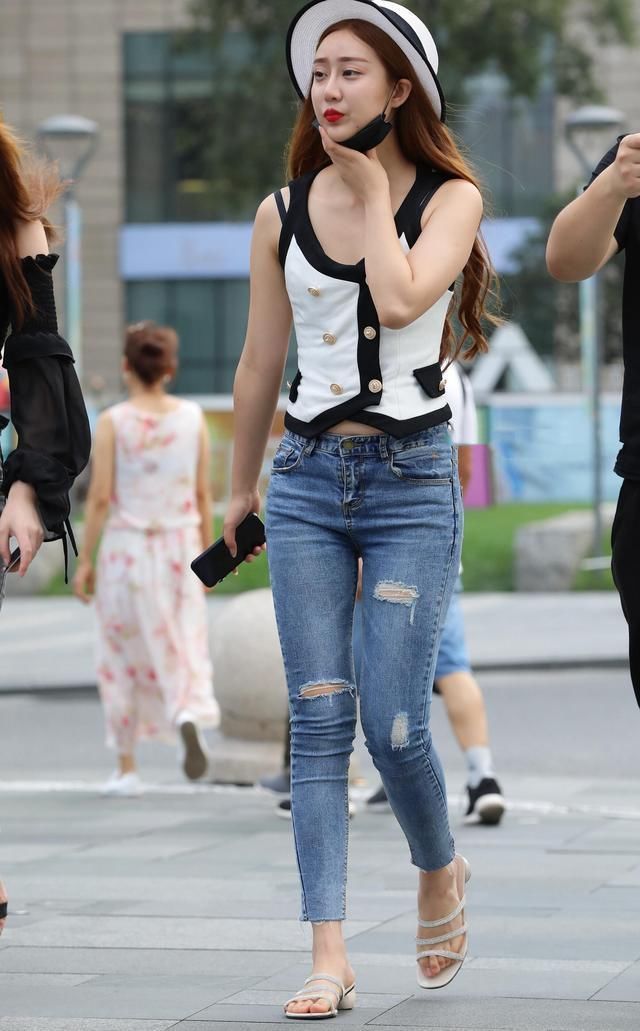 偶遇美女，高贵可爱仙姿玉色，迷倒万千路人!