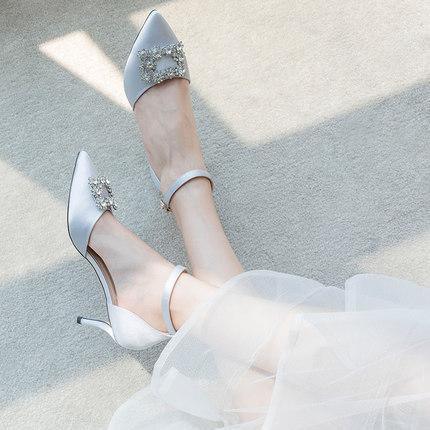 婚鞋，是每个女孩都渴望的“水晶”鞋！毕竟一生只有那么一次