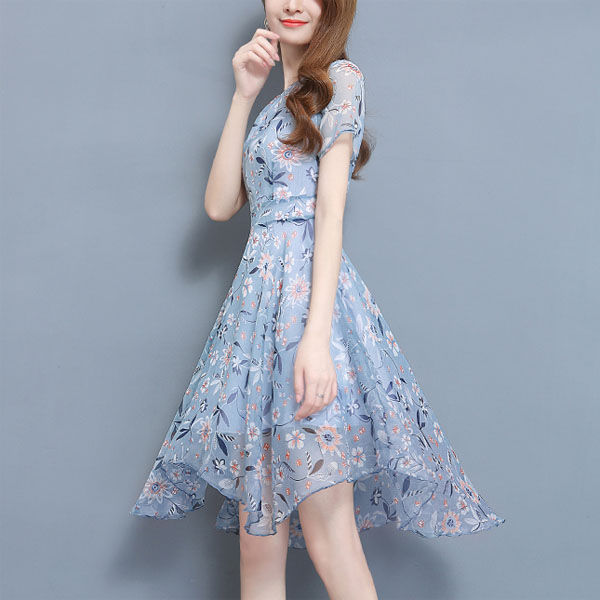 老婆很会穿衣，跟她去参加闺蜜聚会穿性感裙，整晚都是全场焦点