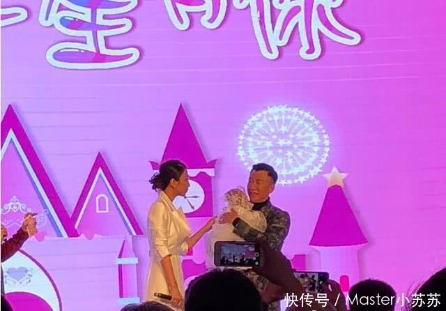 孙红雷意外泄露女儿正脸照秒删，网友：担心的事情还是发生了