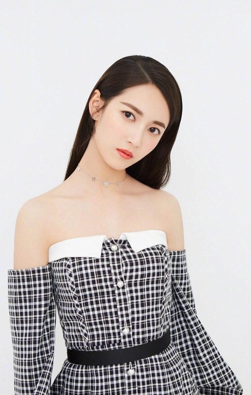 陈钰琪性感抹胸裙写真图片