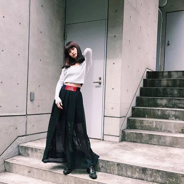 年仅21岁身高167的横田成当红的杂志麻豆,坐拥日圈26万粉丝,超