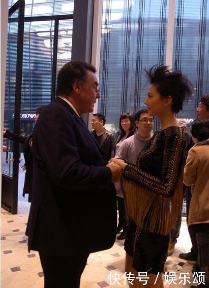 38岁高圆圆现身街头,头发乱成枯草,网友:确定这是气质女神?