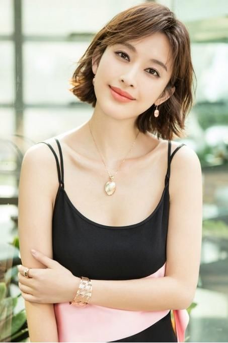 唐艺昕鞋子好看到网友急求链接，而黄灿灿重新解锁了绑鞋带方式!