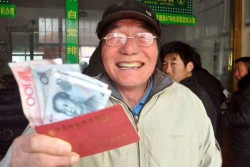  【养老金】农村老人要注意，3类人不能领养老金，一类人可享额外
