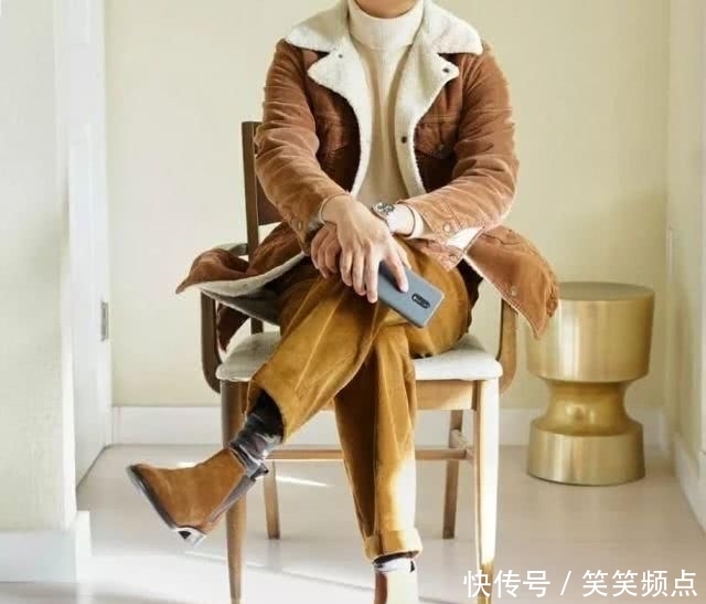  服饰：一条“普通”的灯芯绒裤，成功吸了跨年女孩子的目光