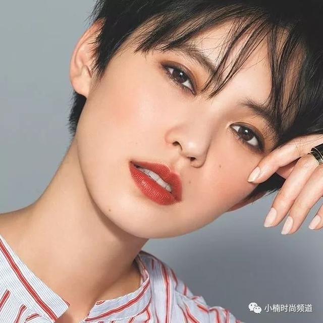 早已不再是当年日杂Mina里的金发少女：比留川游30+的黑短发魅力