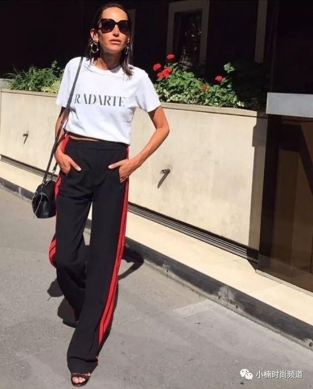 时髦爆棚的文字 TEE这样搭！3种组合让你夏日造型跟着美一波