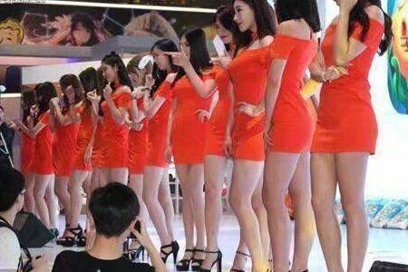 街拍：包臀裙穿出你青春活力, 小姐姐美的那么简单、干脆!