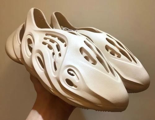  『Crocs』号称Yeezy Crocs于今夏发售，是潮到飞or丑到爆？