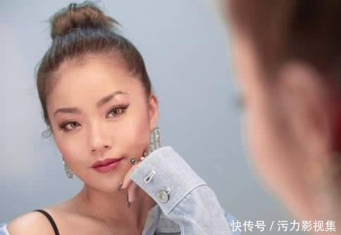 街拍才刚说完王菊瘦了街拍照就打脸了!网友这大腿怎样这么粗