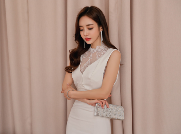 女神孙允珠，优雅珍珠白连衣礼裙