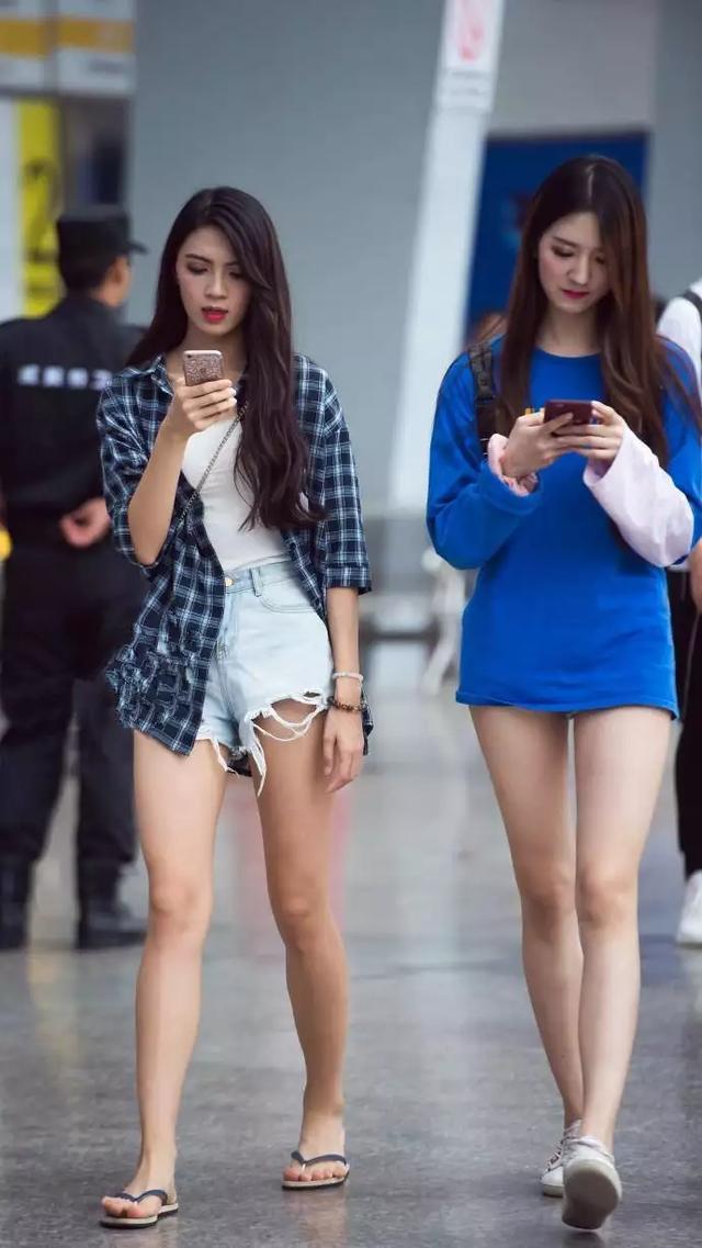 美女小姐姐纯洁漂亮白嫩肌肤，长腿女神迷人！