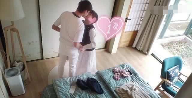 「乒乓球运动员」结婚后被宠成“闺女”,宅在家江宏杰为福原爱做美甲