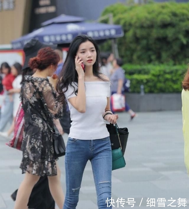  「显得」穿衣风格好的时尚潮流女孩，穿牛仔裤也可以配搭出神秘感