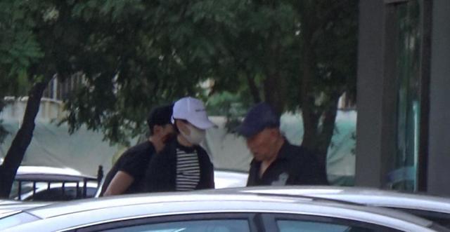 工作室辟谣赵丽颖怀孕 不过她和冯绍峰这照片太可疑