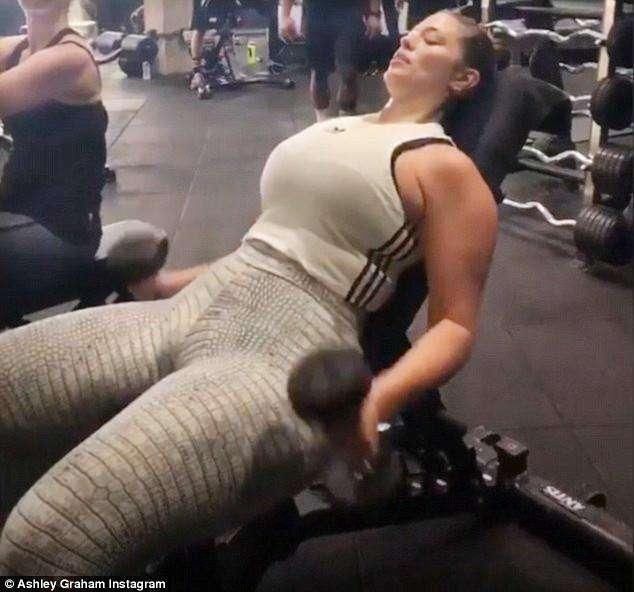 180斤肥模爱健身，身材傲人曲线美，网友：彰显欧美女人丰腴魅力