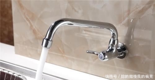 「提醒」两根旧牙刷绑一起,解决了不少人困扰的难题,抓紧提醒家人还不迟