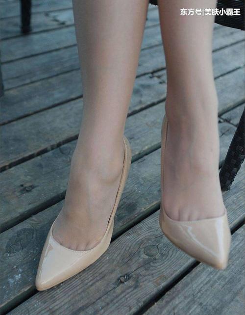 修长美腿和高跟鞋是绝配,满满小女人味