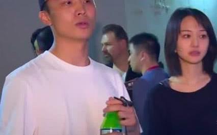 有内幕？郑爽新恋情曝光后，被水军抹黑“拿前任挡枪的白莲花”