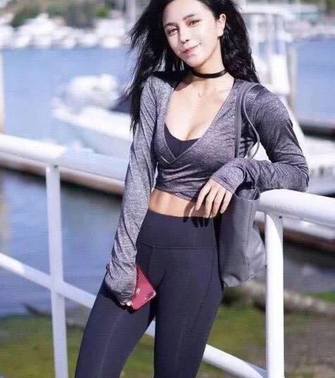 看似低调的健身装，也可以如此火辣性感