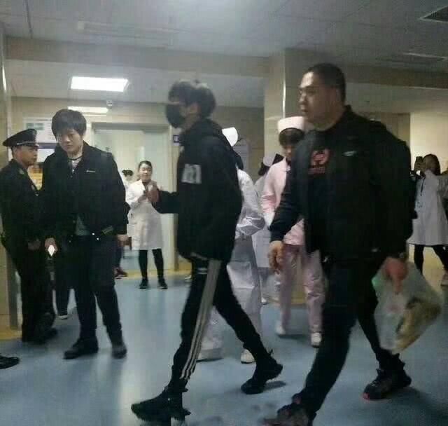 TFBOYS被激光射伤眼睛为谣言!易烊千玺更新ins亲自澄清