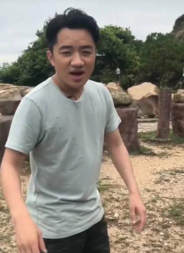 王祖蓝宣布离开快手，二驴回应该走了，散打哥送上祝福，网友：素