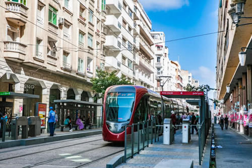 法国在非洲建立一座“欧洲城市”,穷人富人分开住,但经济发达